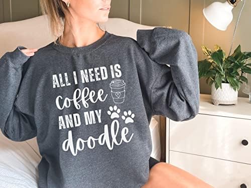 כל אני צריך הוא קפה ושרבוט כלב אמא טי קפה כלב אמא מתנה גולדנדודל ברדודל טי כלב מאהב מתנה