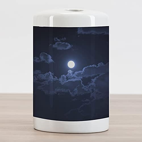 מחזיק מברשת שיניים קרמיקה של Ambesonne, ירח מלא מופיע בין עננים כהים נופיים מסתוריים של חצות חצות שמים ערפיליים, משטח הדקורטיבי למגוון חדר אמבטיה, 4.5 x 2.7, כחול כהה