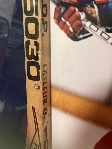 Guy Lafleur Shadowbox w/חתום 16 x 20 ומשחק משומש - מקלות NHL עם חתימה