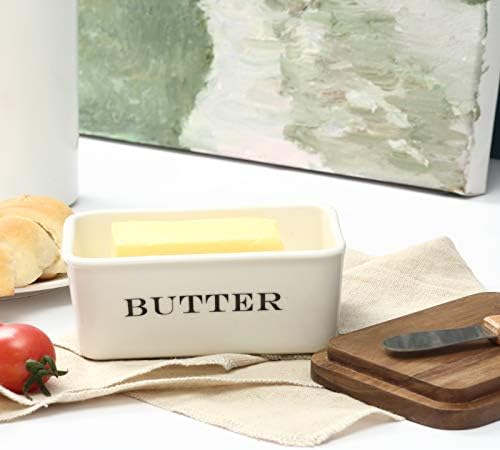 צלחת חמאה אוורוסית - מיכל חמאה יפה של מטבח בית חווה עם מכסה עץ וסכין